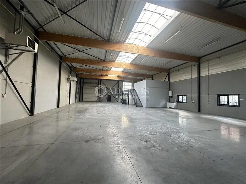 Industriel/Logistique dans Roncq à louer - Photo de l’immeuble – Image 2 sur 8