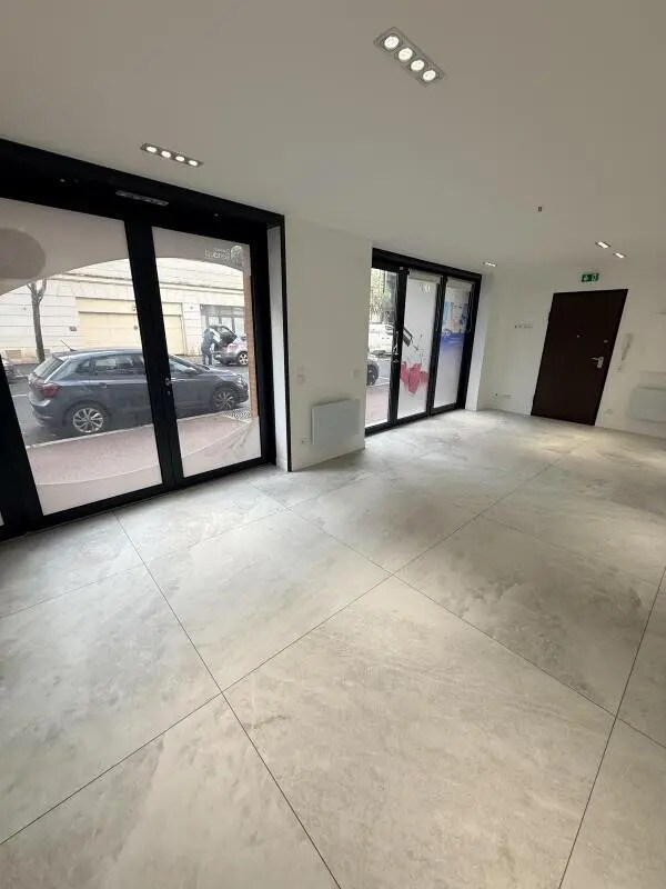 Plus de détails pour Local commercial à vendre