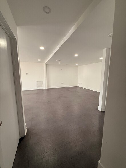 2290-2336 W 77th St, Hialeah, FL à louer - Photo intérieure – Image 2 sur 11