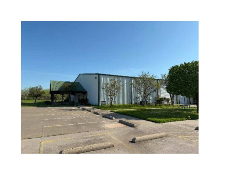 1850 N Stemmons St, Sanger, TX à vendre - Photo de l’immeuble – Image 1 sur 4