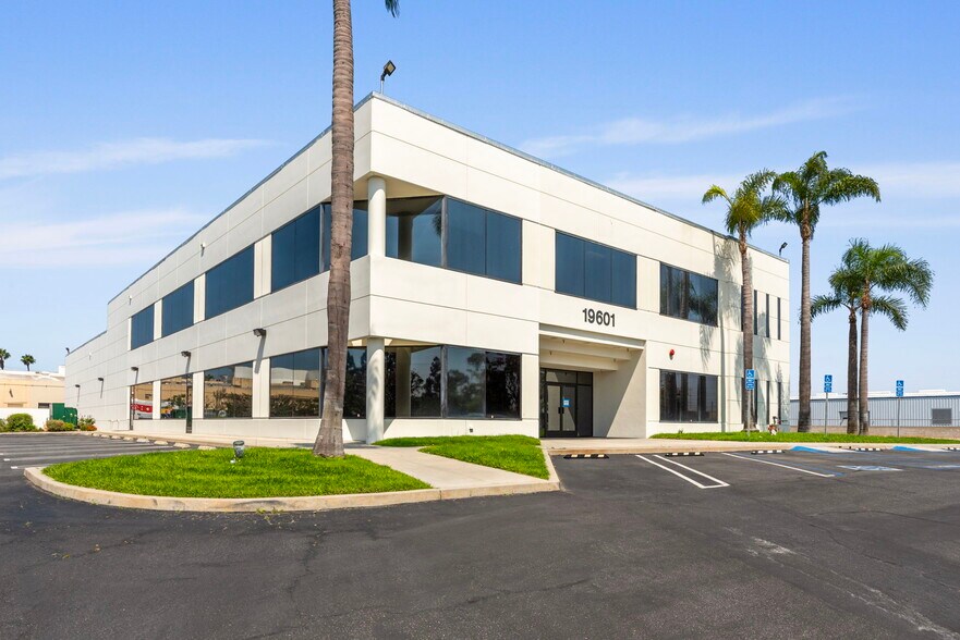 19601 Mariner Ave, Torrance, CA à louer - Photo de l’immeuble – Image 2 sur 8