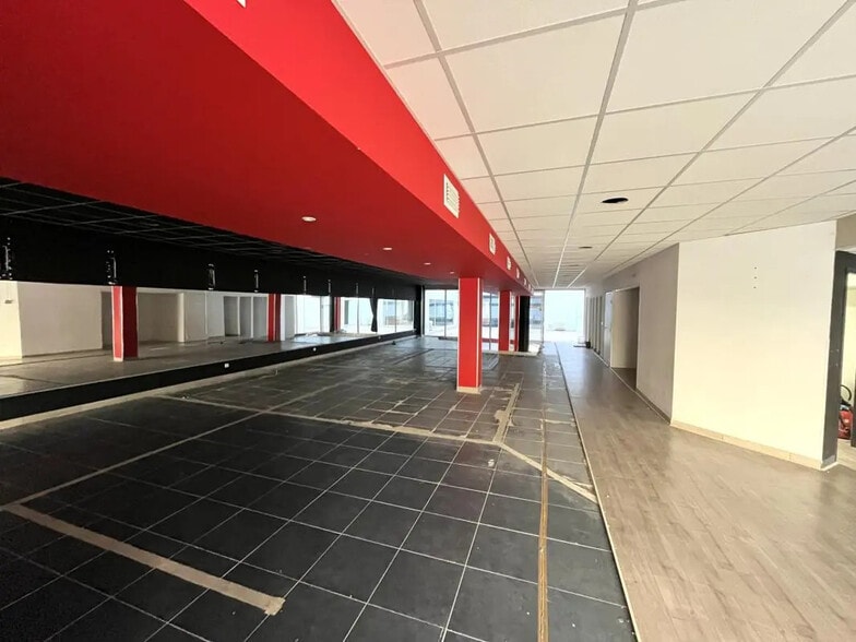 Local commercial dans Hyères à vendre - Photo de l’immeuble – Image 2 sur 7