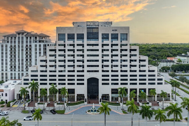 Plus de détails pour 550 Biltmore Way, Coral Gables, FL - Bureau à louer