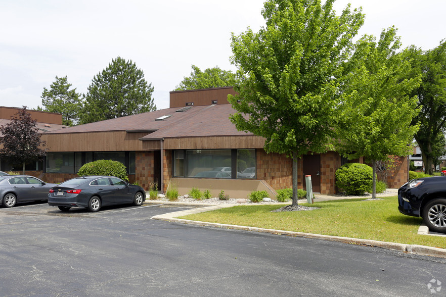 16W343 83rd St, Burr Ridge, IL à louer - Photo de l’immeuble – Image 3 sur 19