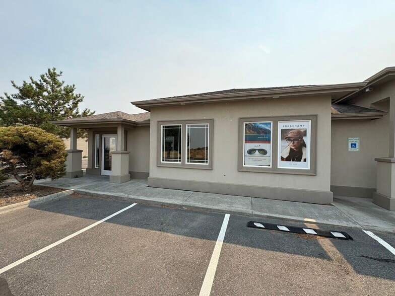 7015 W Deschutes Ave, Kennewick, WA à louer - Photo de l’immeuble – Image 1 sur 10