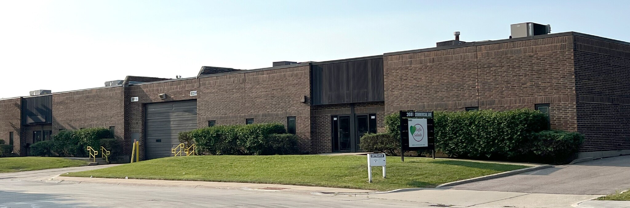 3675-3693 Commercial Ave, Northbrook, IL à louer Photo de l’immeuble– Image 1 sur 10