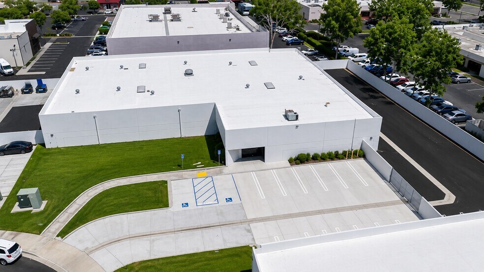22582 Shannon Cir, Lake Forest, CA à louer - Photo de l’immeuble – Image 2 sur 6