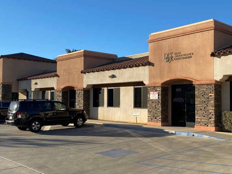 44550 Village Ct, Palm Desert, CA à louer - Photo de l’immeuble – Image 2 sur 18