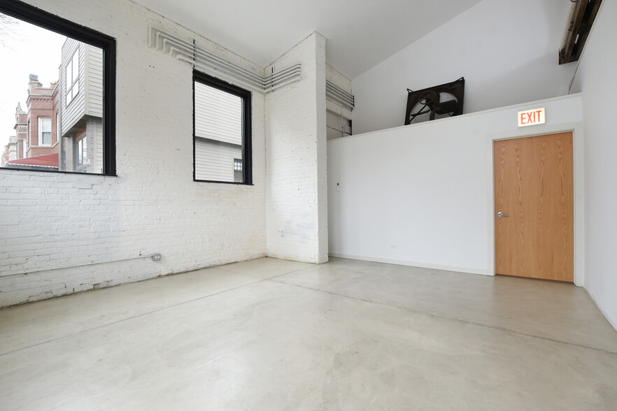 3801 W Fullerton Ave, Chicago, IL à louer - Photo de l’immeuble – Image 1 sur 7