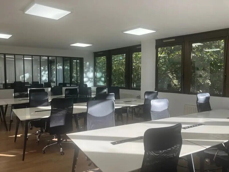 Bureau dans Paris à louer - Photo de l’immeuble – Image 1 sur 11