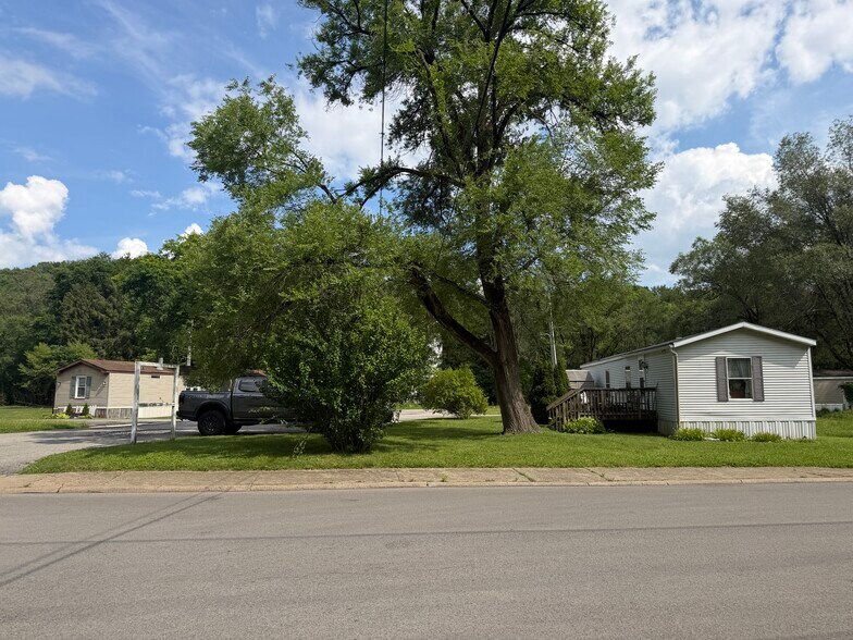 1 Denman Trailer Ct, New Brighton, PA à vendre - Photo de l’immeuble – Image 2 sur 2