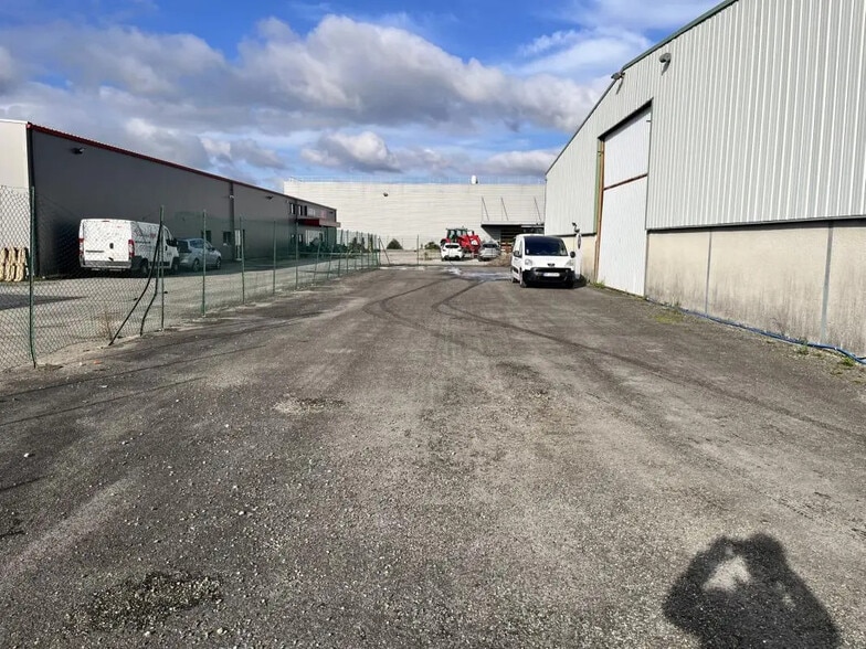 Local d'activités dans Hagetmau à vendre - Photo de l’immeuble – Image 3 sur 3