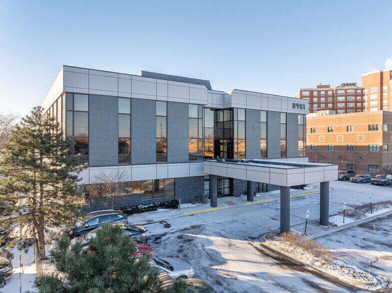 8901 Golf Rd, Des Plaines, IL à louer - Photo de l’immeuble – Image 2 sur 12