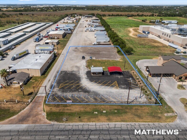 6835 US Highway 87 E, San Antonio, TX à louer - Photo de l’immeuble – Image 2 sur 3