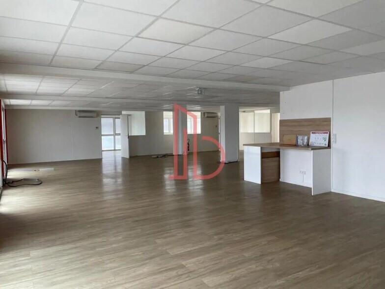 Bureau dans Bordeaux à louer - Photo de l’immeuble – Image 3 sur 9