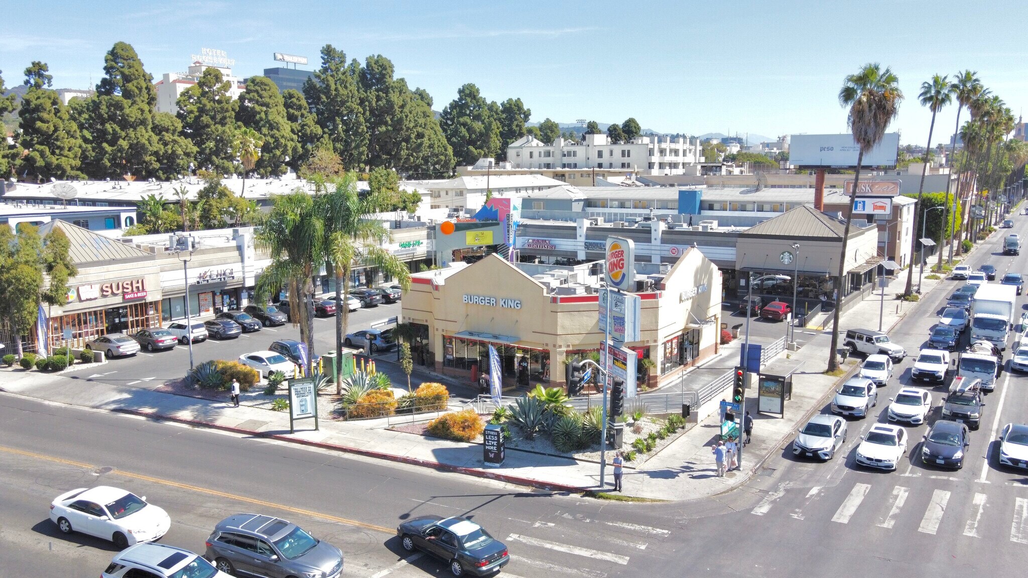 7055-7077 W Sunset Blvd, Los Angeles, CA à louer Photo principale– Image 1 sur 11