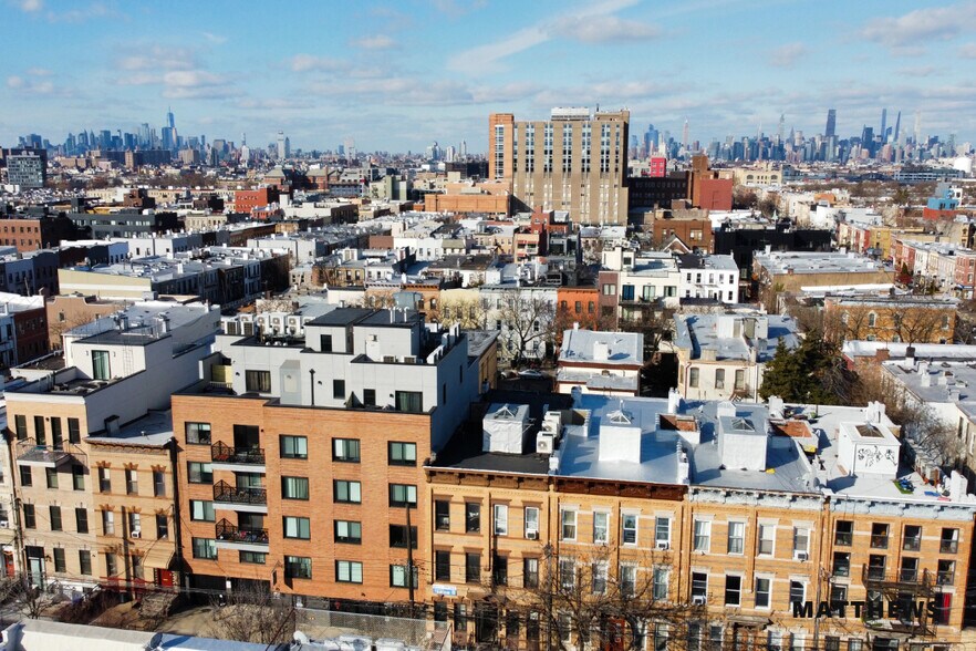 393 Bleecker St, Brooklyn, NY à vendre - Photo de l’immeuble – Image 3 sur 6