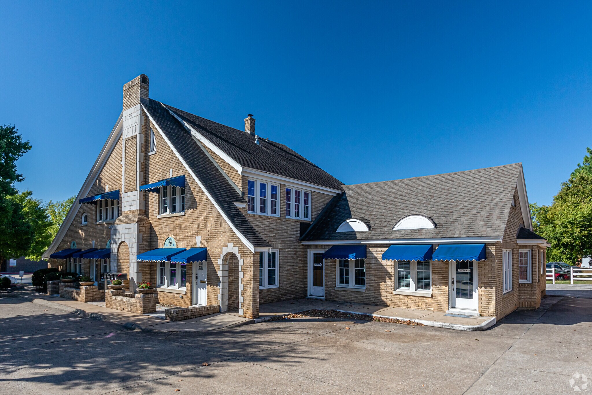 355 N College Ave, Fayetteville, AR à louer Photo principale– Image 1 sur 136
