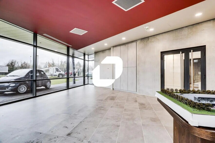 Bureau dans Chanteloup-en-Brie à louer - Photo de l’immeuble – Image 2 sur 12