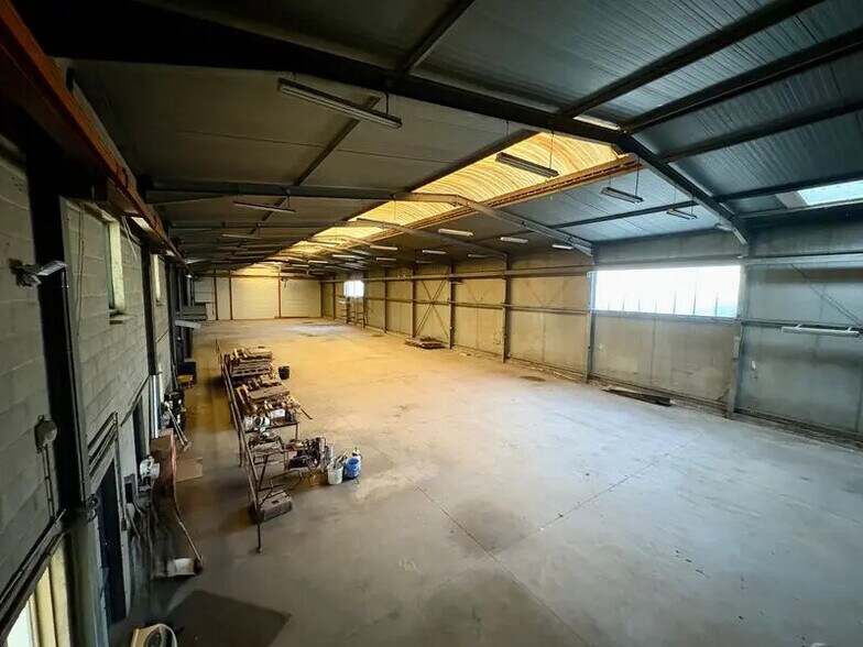 Local d'activités dans Cuvilly à vendre - Photo de l’immeuble – Image 1 sur 6