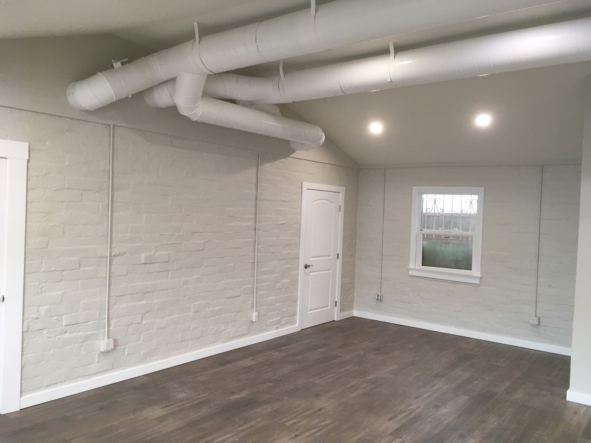 14920 1/2 Burbank Blvd, Sherman Oaks, CA à louer Photo de l’immeuble– Image 1 sur 13