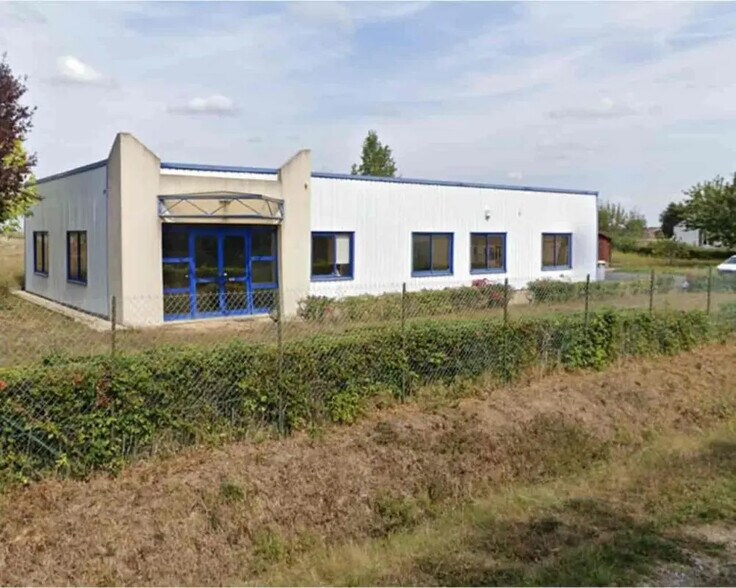 Local d’activités dans Villeroy à louer - Photo de l’immeuble – Image 1 sur 1