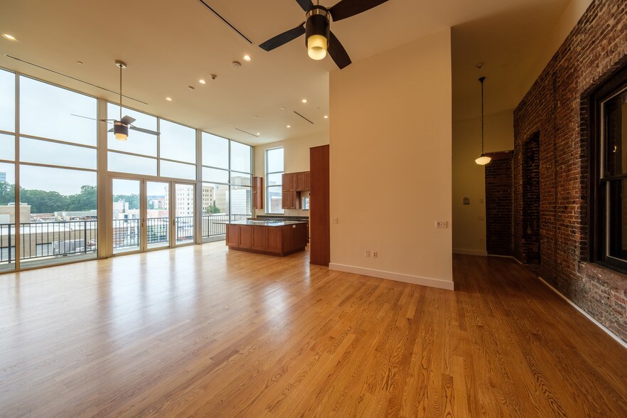 230 Fayetteville St, Raleigh, NC à louer - Photo principale – Image 2 sur 15