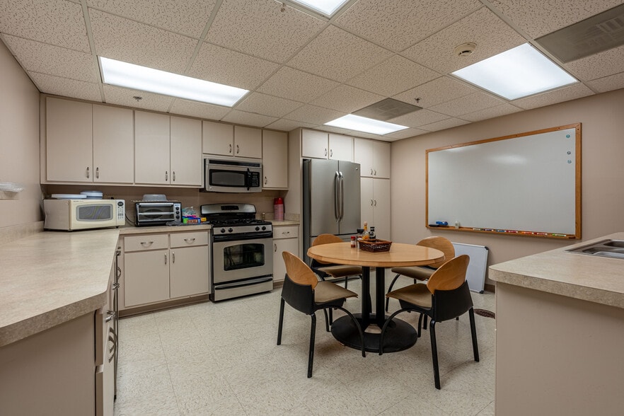 1303 Macom Dr, Naperville, IL à louer - Photo de l’immeuble – Image 3 sur 26