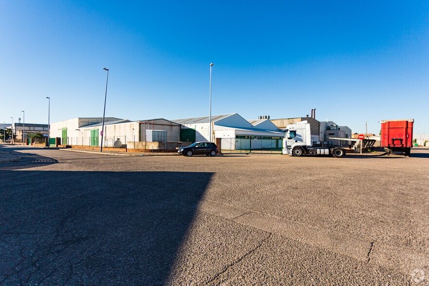 Industriel/Logistique dans Azuqueca de Henares, Guadalajara à vendre - Photo principale – Image 1 sur 19