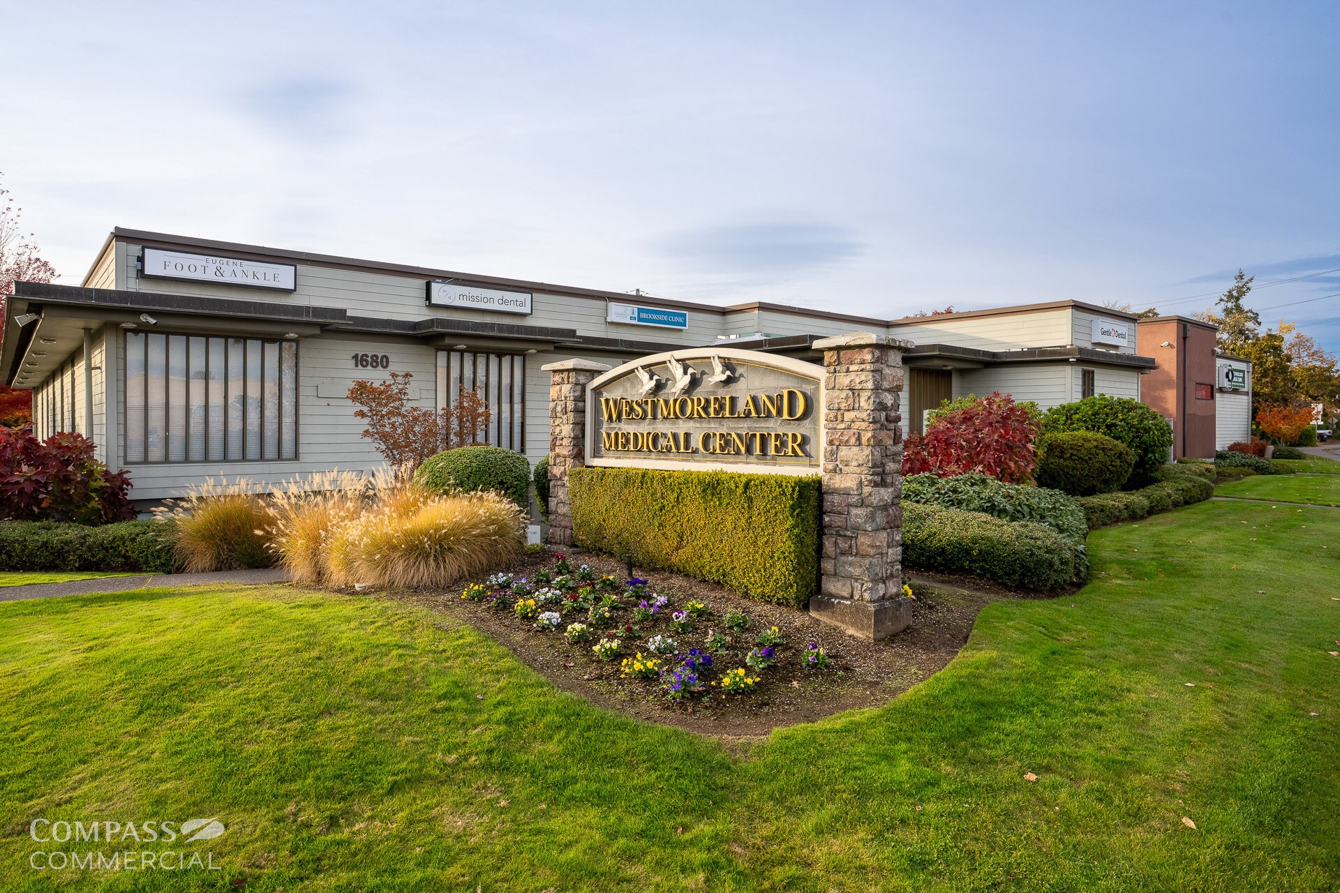 1680 Chambers St, Eugene, OR à louer Photo principale– Image 1 sur 11