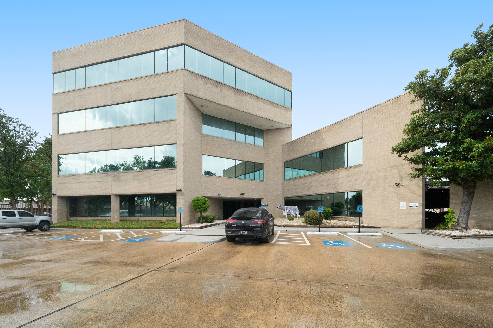 5700 NW Central Dr, Houston, TX à louer Photo de l’immeuble– Image 1 sur 8
