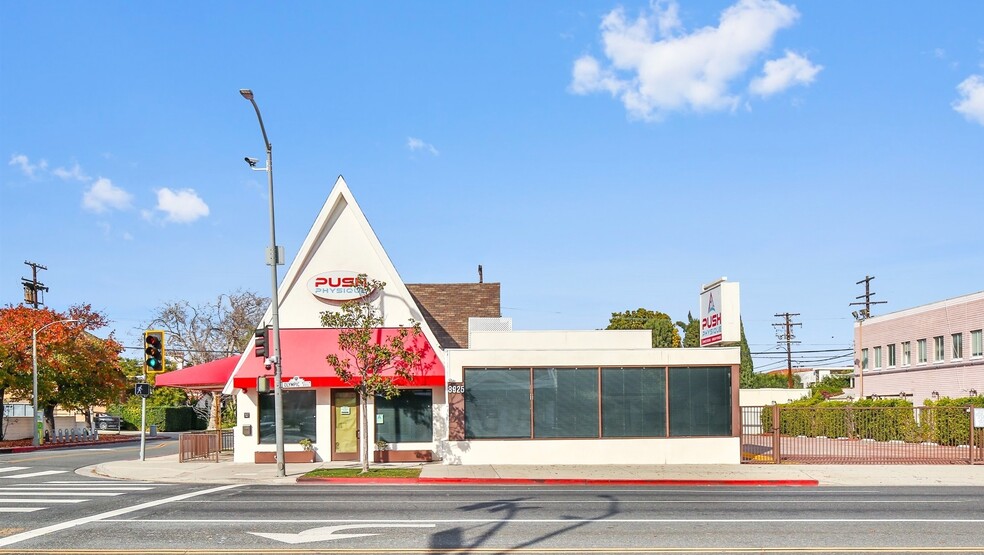 8925 W Olympic Blvd, Beverly Hills, CA à vendre - Photo de l’immeuble – Image 1 sur 6