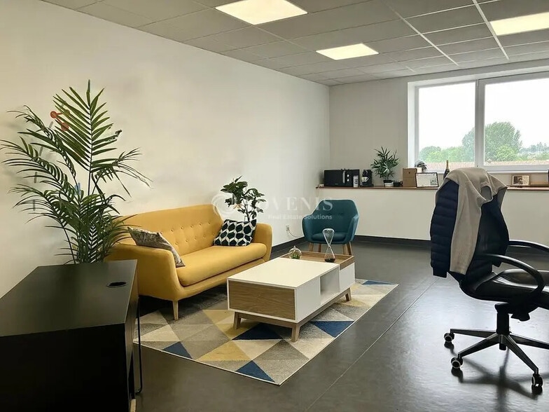 Bureau dans Bourges à louer - Photo de l’immeuble – Image 2 sur 3