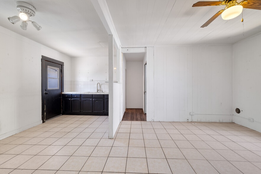 11306 Burbank Blvd, North Hollywood, CA à louer - Photo de l’immeuble – Image 3 sur 9