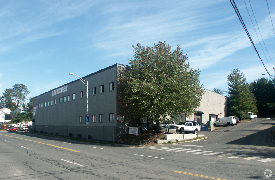 1 Testa Pl, Norwalk, CT à louer - Photo de l’immeuble – Image 1 sur 35