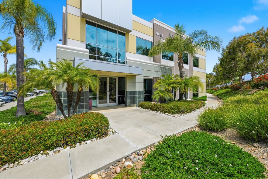8495 Redwood Creek Ln, San Diego, CA à vendre - Photo de l’immeuble – Image 3 sur 55