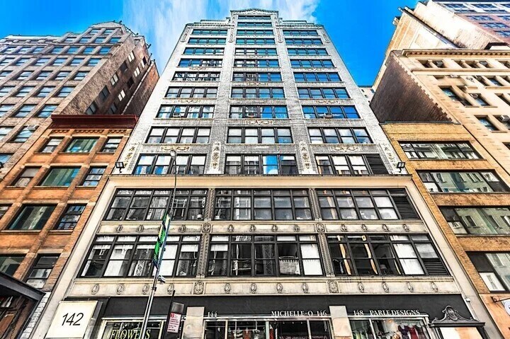 142-148 W 36th St, New York, NY à louer - Photo de l’immeuble – Image 2 sur 10