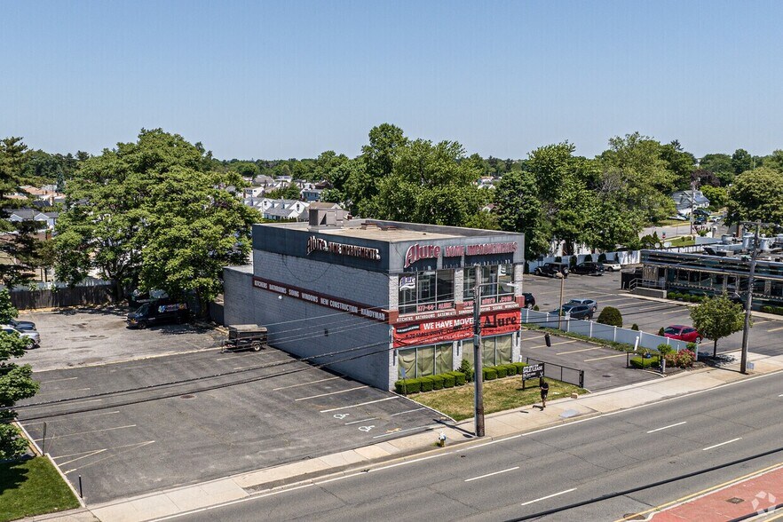 1999 Hempstead Tpke, East Meadow, NY à louer - Photo de l’immeuble – Image 1 sur 4