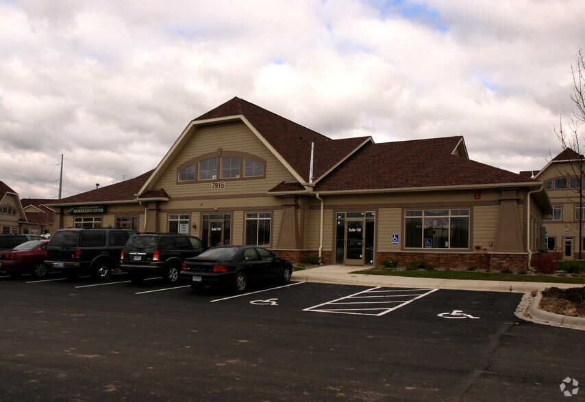 7915 Stone Creek Dr, Chanhassen, MN à louer - Photo de l’immeuble – Image 2 sur 6