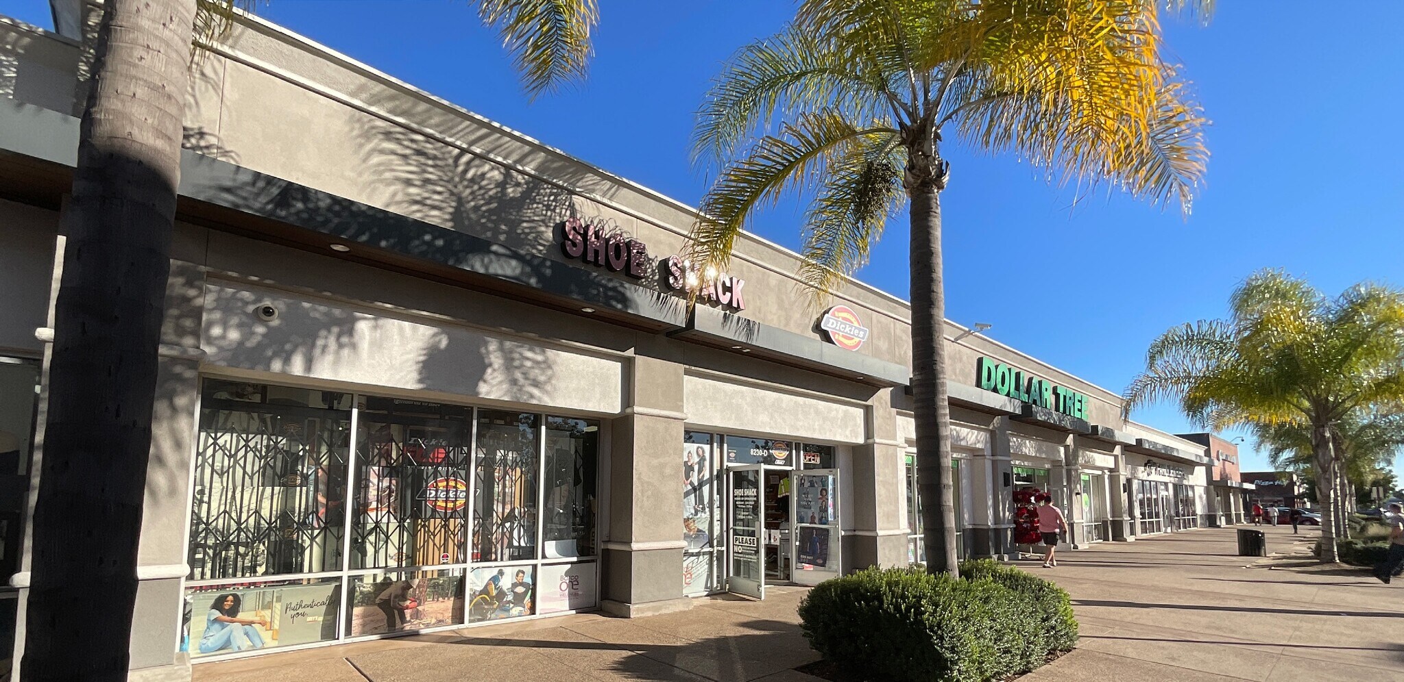 8220-8230 Mira Mesa Blvd, San Diego, CA à louer Photo de l’immeuble– Image 1 sur 6