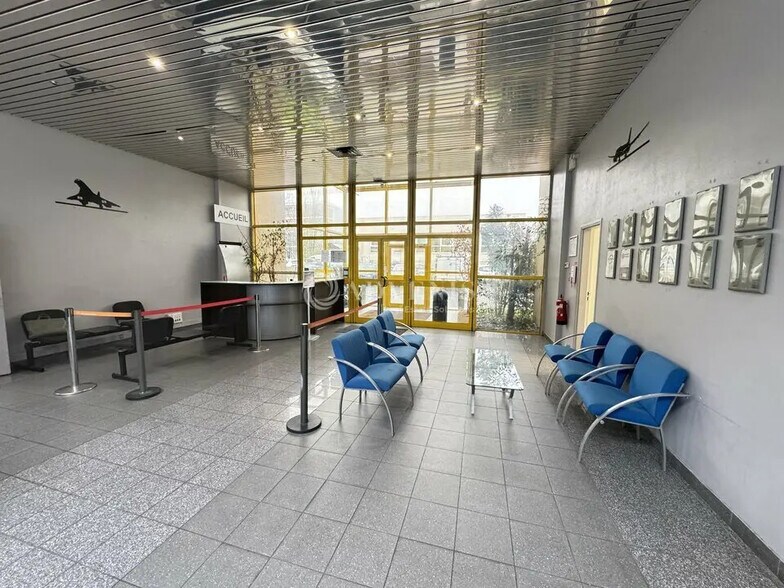 Bureau dans Villepinte à vendre - Hall d’entrée – Image 1 sur 11