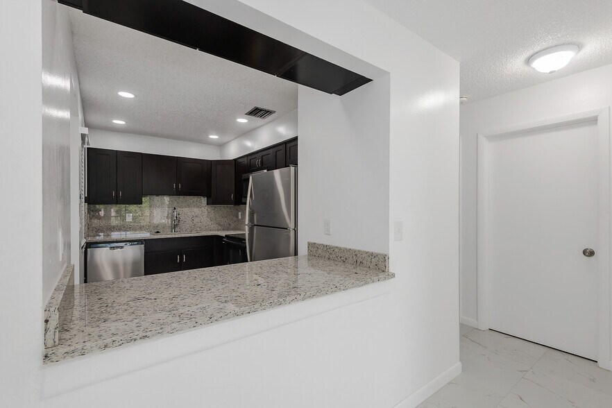 10675-10687 Royal Palm Blvd, Coral Springs, FL à vendre - Photo de l’immeuble – Image 3 sur 30