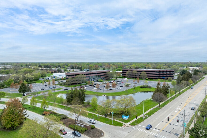 1660 Feehanville Dr, Mount Prospect, IL à vendre - Aérien – Image 2 sur 9