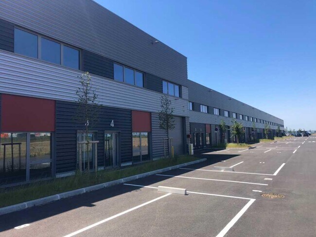 Plus de détails pour 5 Les Grands Champs, Le Thillay - Bureau, Local d'activités à louer