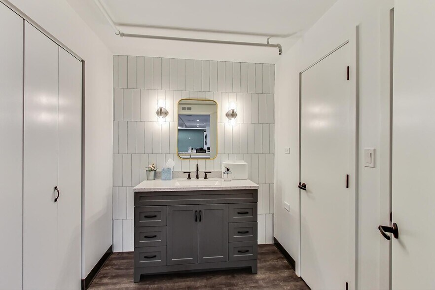 324 W Touhy Ave, Park Ridge, IL à louer - Photo de l’immeuble – Image 3 sur 46