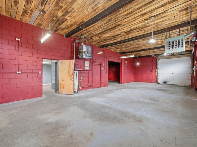 828 W 14 Mile Rd, Clawson, MI à louer - Photo de l’immeuble – Image 2 sur 17