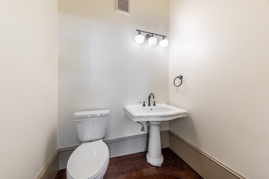 404 Lincoln Ave, Wamego, KS à louer - Photo de l’immeuble – Image 3 sur 12