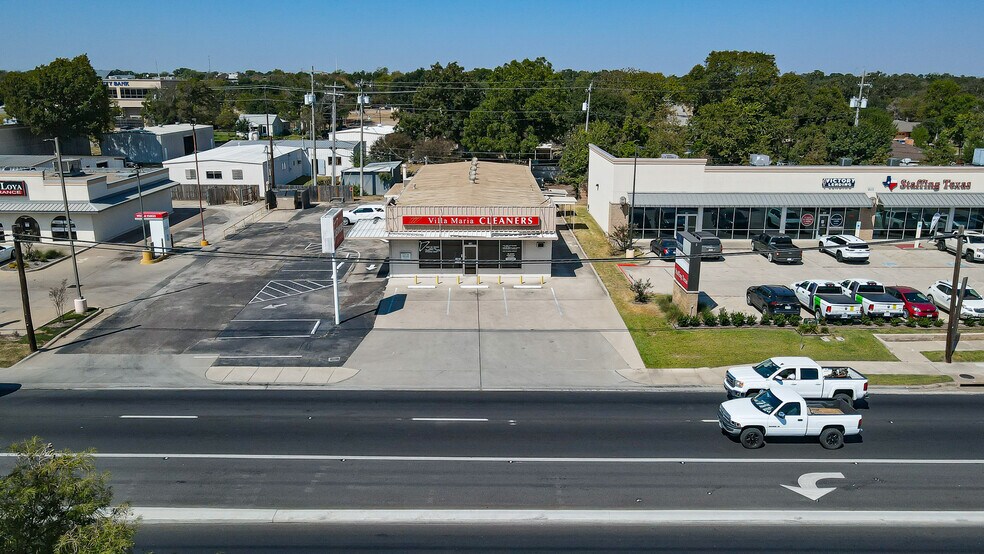 708 E Villa Maria Rd, Bryan, TX à vendre - Photo de l’immeuble – Image 2 sur 11