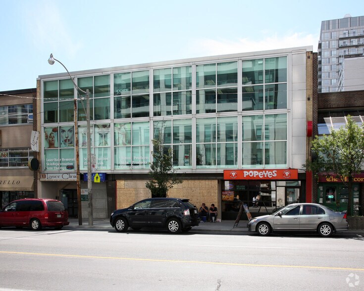 181 Eglinton Ave E, Toronto, ON à louer - Photo de l’immeuble – Image 3 sur 4