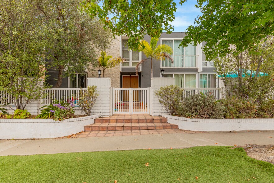 7758 W 91st St, Playa del Rey, CA à vendre - Photo de l’immeuble – Image 1 sur 15